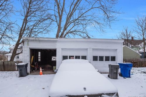 29 Burns Ave, Enfield CT 06082-3524 exterior