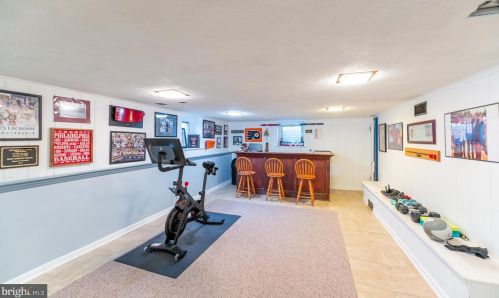 5 Lexington Ave, Pittsburgh PA 15215-3218 exterior