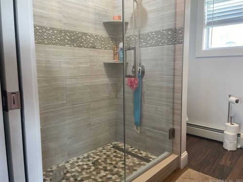 69 Edgefield Ave, Milford CT 06460-7833 exterior