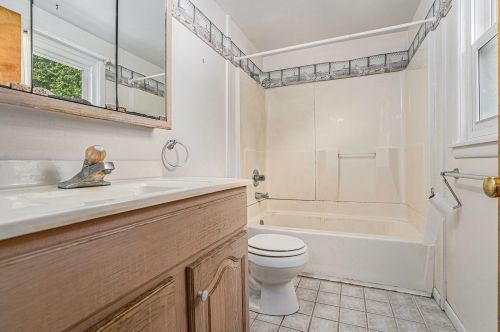 309 Maple St, Three Rivers MI 49093-2215 exterior