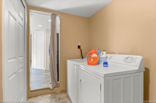 1787 Sashabaw Rd, Brandon MI  48462-9163 exterior