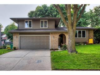 4416 Parkview Dr, Des Moines, IA 50322-1634