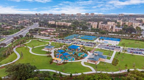 7 Royal Palm Way, Boca Raton FL  33432-7851 exterior