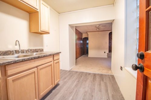 2123 Lloyd Ave, Pittsburgh PA 15218-1734 exterior