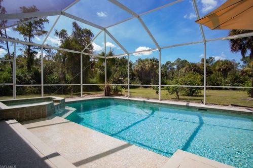 2661 2 St, Naples FL 34120-1389 exterior