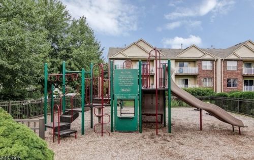 27 Joseph Dr, East Hanover NJ 07936-3579 exterior