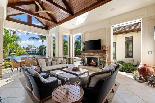 655 Bougainvillea Rd, Naples FL 34102-5545 exterior