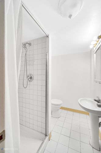 7944 Whipple St, Chicago IL 60655-2215 exterior