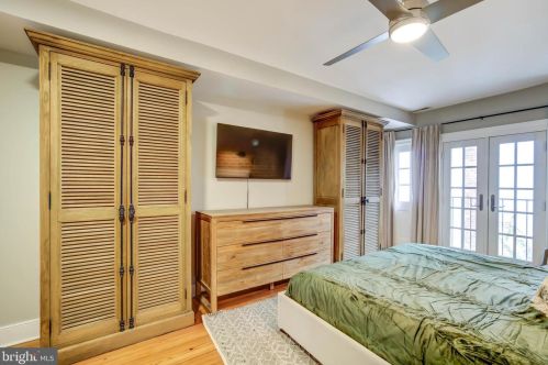 527 Wilkes St, Alexandria VA  22314-3723 exterior