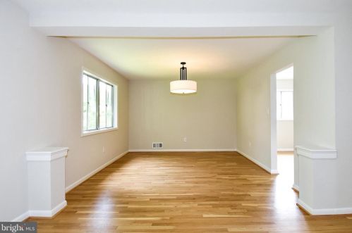 2879 Glenora Ln, Rockville MD 20850-3055 exterior