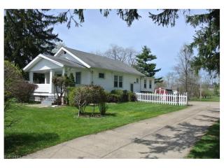 19240 Drake Rd, Cleveland OH  44149-6822 exterior