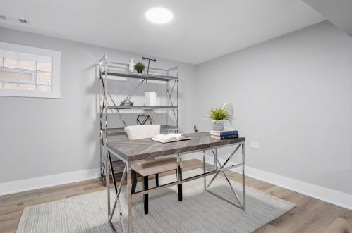 9740 Calumet Ave, Chicago IL 60616-2439 exterior