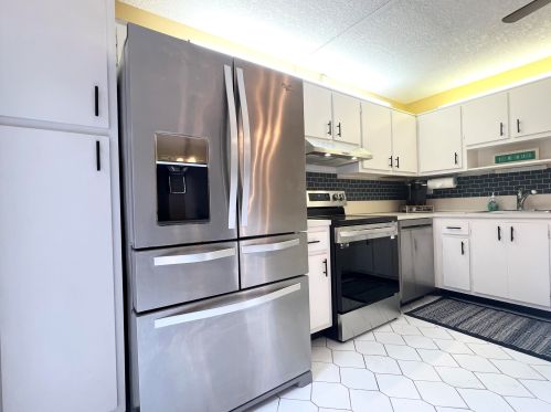 542 27 Way, Boynton Beach FL 33435-7916 exterior