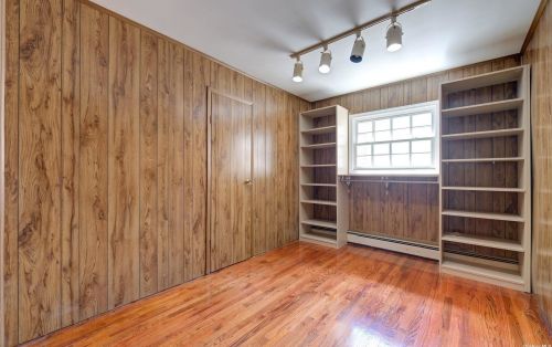 11 Munson Ct, Huntington Station NY 11747-1632 exterior