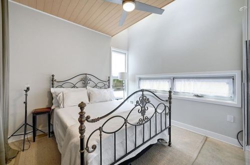 2513 10th St, Austin TX 78703-3334 exterior