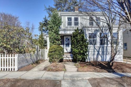 16 12th St, Providence, RI 02906-2925