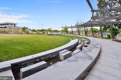 1101 3rd St, Washington DC 20024-4418 exterior