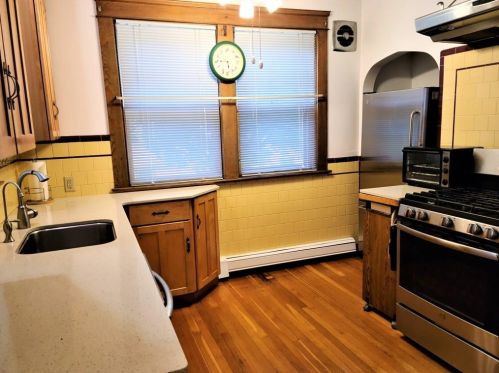 23 Sharon St, Providence RI 02908-4218 exterior