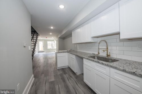 2122 2nd St, Philadelphia PA 19147-3802 exterior