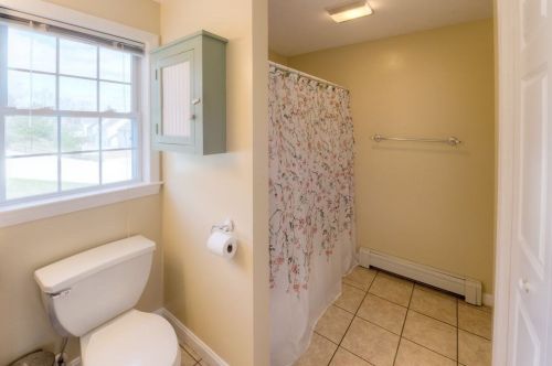 9 Quaker Rd, Worcester MA 01602-2298 exterior