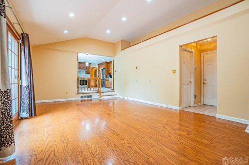 35 Sandalwood Dr, Edison NJ 08820-1249 exterior