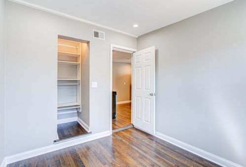 1713 Troy St, Chicago IL 60655-2027 exterior