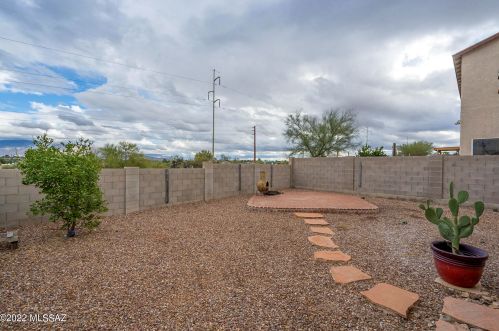 2213 Mcconnell Dr, Tucson AZ 85710-8091 exterior