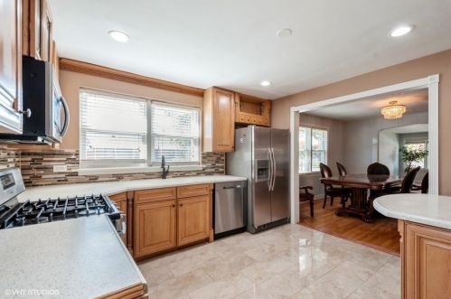 6701 Whipple St, Chicago IL 60652-3445 exterior