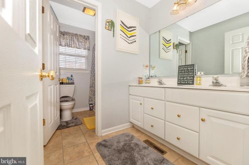 17 Brentwood Ct, Littlestown PA 17340-9187 exterior