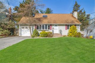 68 Hillside Ln, Syosset NY  11791-4112 exterior