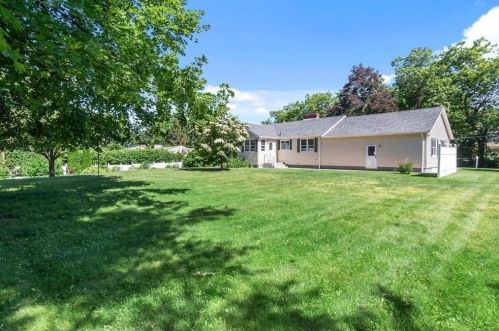 165 Chadwick St, North Andover MA 01845-1705 exterior