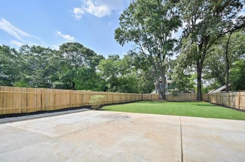 1477 Mercer Ave, Atlanta GA  30337-1515 exterior