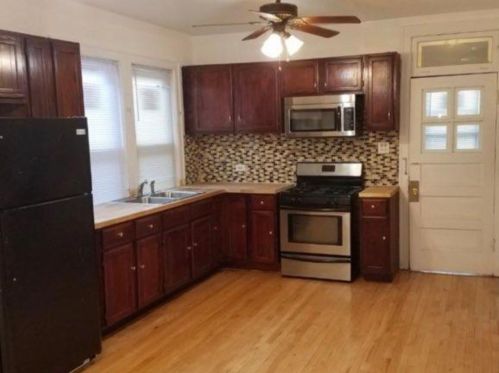 7126 Richmond St, Chicago, IL 60629-3011