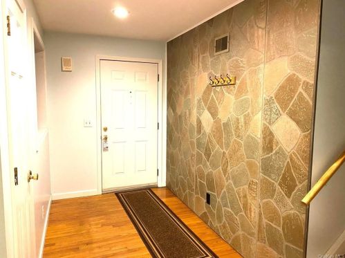 12 Merrimac Rd, Poughkeepsie, NY 12603-5661