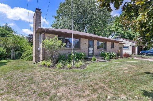 913 Fairfield Ave, Grand Rapids, MI 49504-3745