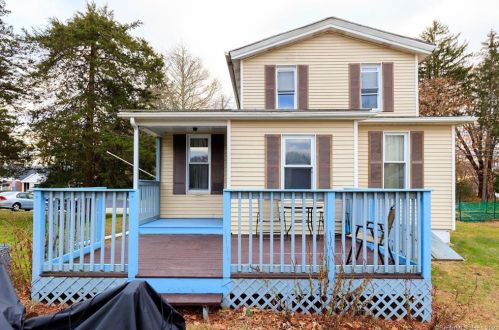 104 St, Killingly CT 06239-1927 exterior