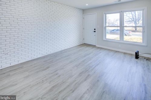 7 Simonds Dr, New Castle DE  19720-2146 exterior