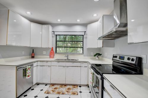 6926 Grande Dr, Boca Raton FL 33433-2735 exterior