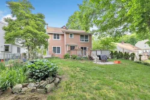 8 Talmadge St, Derby CT 06418-1004 exterior