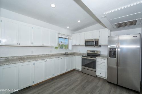 872 Glenn St, Tucson AZ  85705-4120 exterior