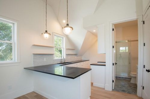 161 Briarwood Ave, Middletown, RI 02842-5863