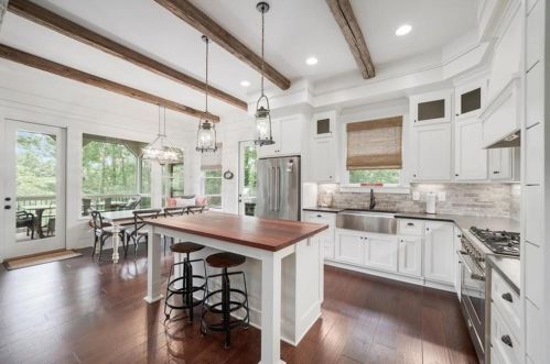 9065 Hayes Dr, Gainesville GA 30506-6206 exterior