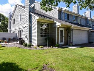 1875 Donegal Dr, Saint Paul MN  55125-3337 exterior