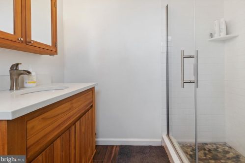 205 Carpenter St, Philadelphia PA 19146-2516 exterior