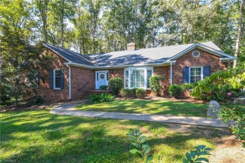 4914 Forest Oaks Dr, Greensboro NC  27406-9315 exterior