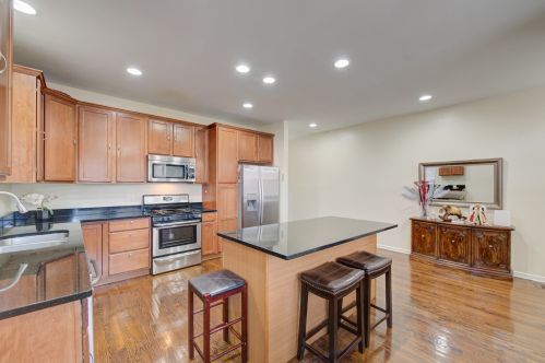 7253 Mozart St, Chicago, IL 60629-3030