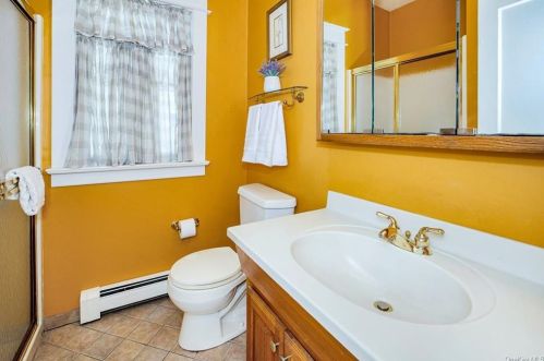 8 Oak Rd, Briarcliff NY 10510-2327 exterior