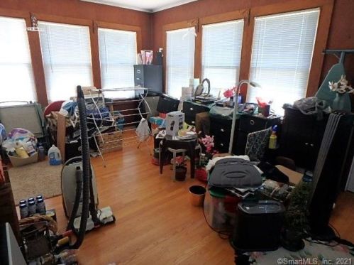 47 Maple St, Manchester CT 06040-5527 exterior