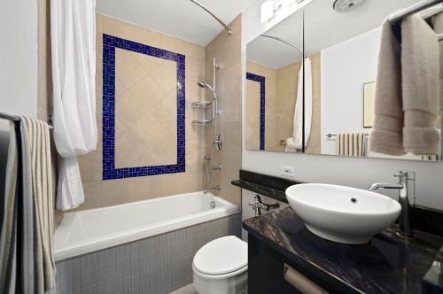 3150 Lake Shore Dr, Chicago IL  60657-4810 exterior