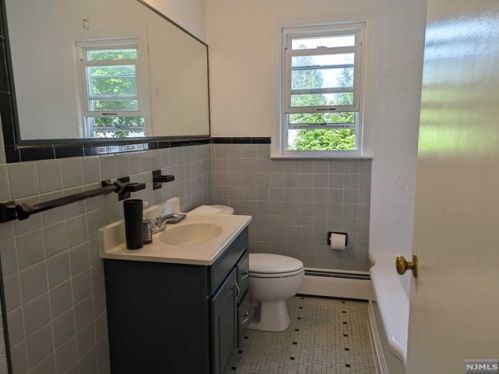 94 Knickerbocker Rd, Demarest NJ  07627-1431 exterior